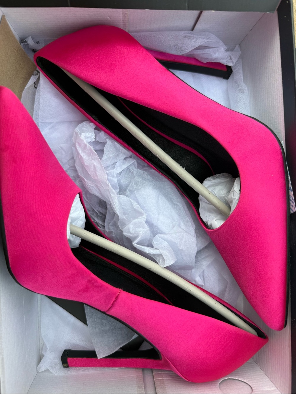Women’s Raid Hot Pink Pointed Toe Stiletto Heels - Picture 2 of 3